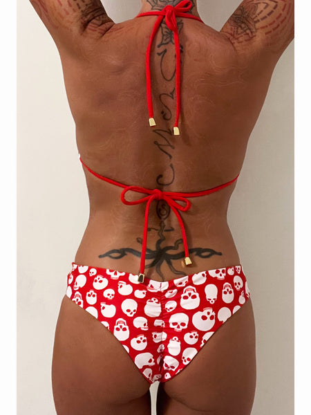 Emily Bottom in Skulls